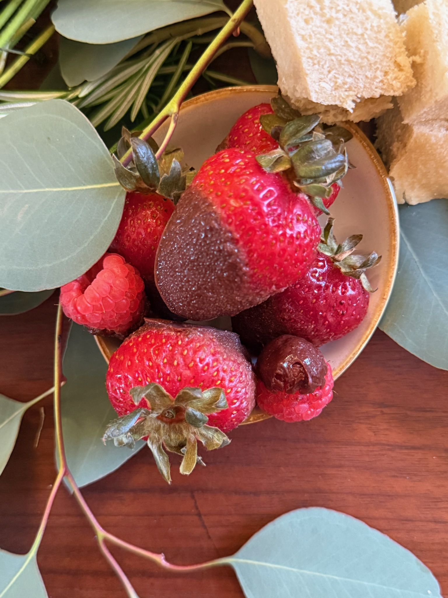 Switzerland chocolate-dipped strawberries thumbnail